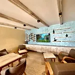 Zeyt Hotel *